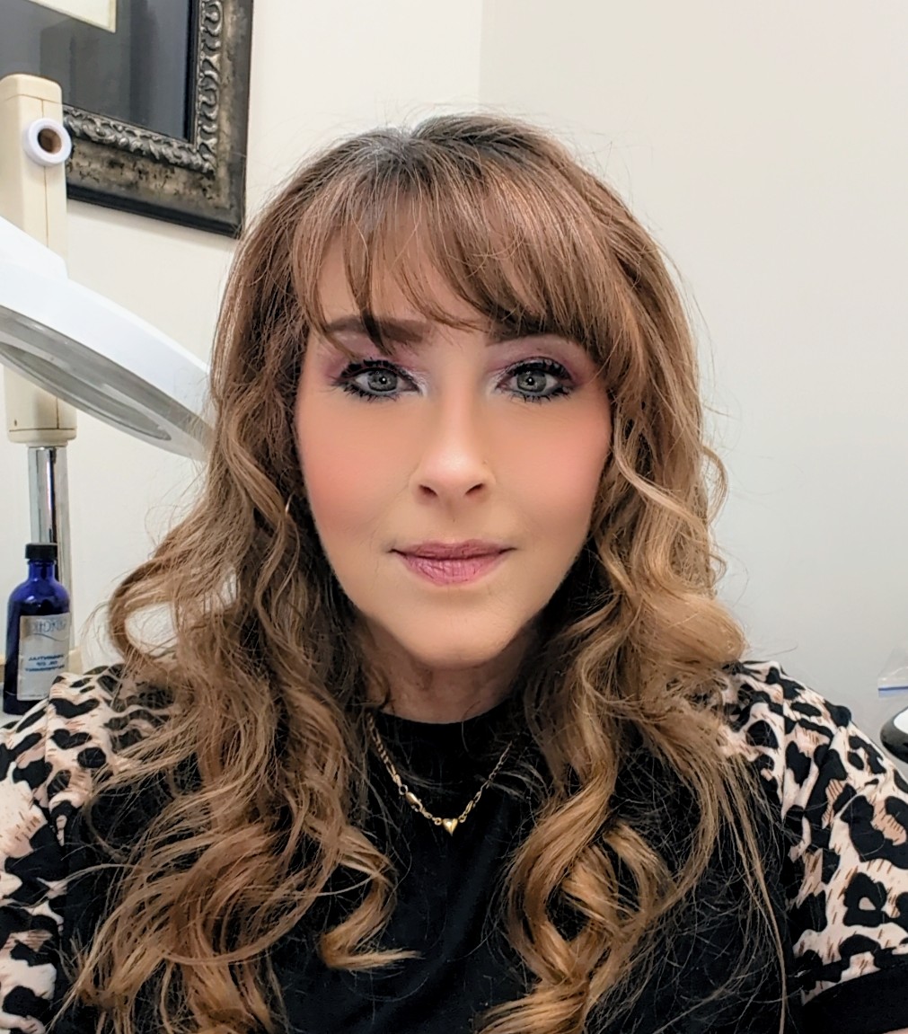 Geri Buckley, haircolor, highlight, and hair extension specialist in Port Orange FL